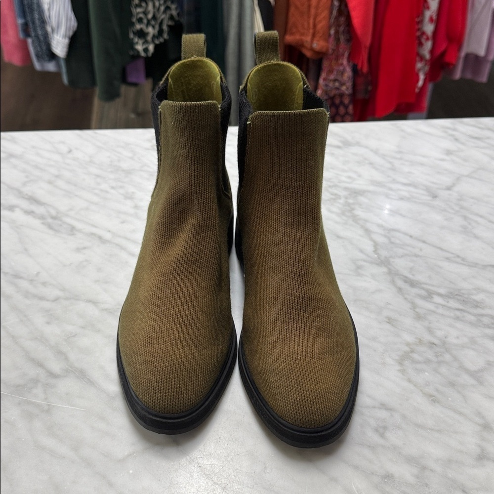 Rothy's Women's The Lug Sole Slip on Chelsea Boot in Brown Chartreuse size 8 TTS - Picture 3 of 16